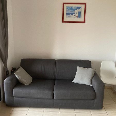Appartement 2 Chambres Avec Piscine Face A La Mer A La Coudouliere Six-Fours-les-Plages Exterior photo