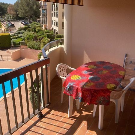 Appartement 2 Chambres Avec Piscine Face A La Mer A La Coudouliere Six-Fours-les-Plages Exterior photo