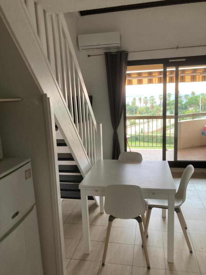 Appartement 2 Chambres Avec Piscine Face A La Mer A La Coudouliere Six-Fours-les-Plages Exterior photo